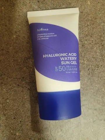 Isntree Hyaluronic Acid Watery Sun Gel 50 ml in white and blue packaging, designed for moisturizing sun protection with SPF 50 and PA+++ rating.