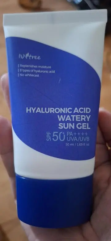 Isntree Hyaluronic Acid Watery Sun Gel 50 ml in a white and blue tube with SPF 50+ PA++++ for UVA and UVB protection, featuring hydrating properties with eight types of hyaluronic acid.